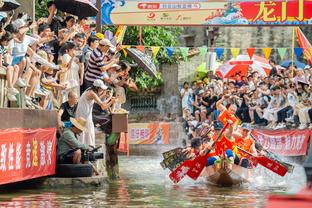 望无大碍！周琦因伤退出比赛 出战18分钟拿到12分8板